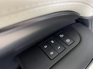 Land Rover Discovery 3.0 D I6 300 Metropolitan Edition / Jetzt mit attraktivem 1.99% Leasing