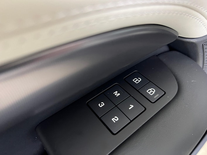 Vehicle image LAND ROVER DISCOVERY