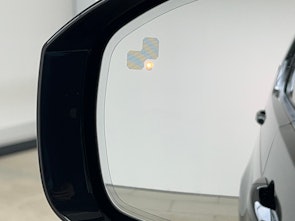 Vehicle image LAND ROVER Discovery 3.0 D I6 300 Metropolitan Edition