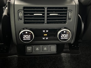 Vehicle image LAND ROVER Discovery 3.0 D I6 300 Metropolitan Edition