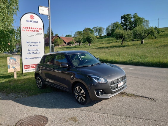 First vehicle image