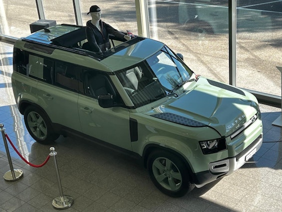 Vehicle image 6