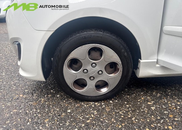 Vehicle image 13 Vehicle image 13