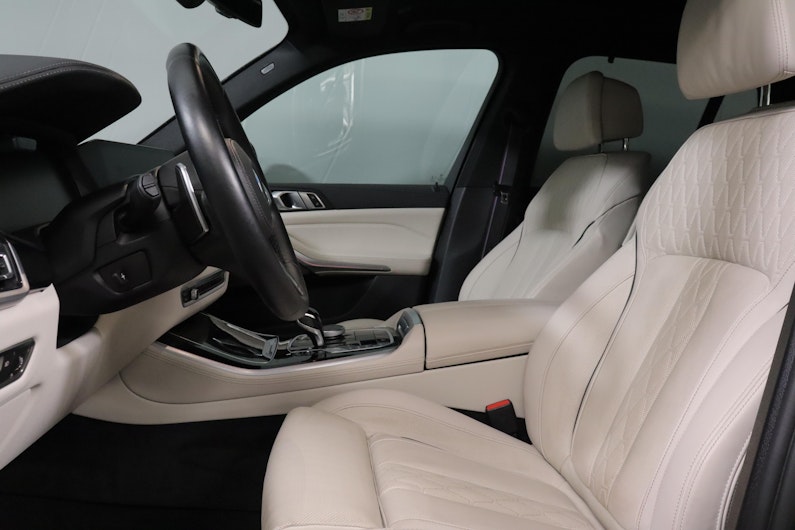 Vehicle image BMW X5