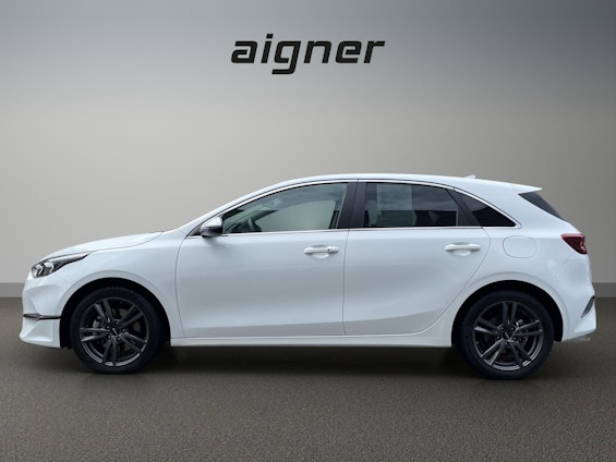 First vehicle image First vehicle image