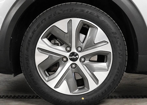 Vehicle image 13 Vehicle image 13