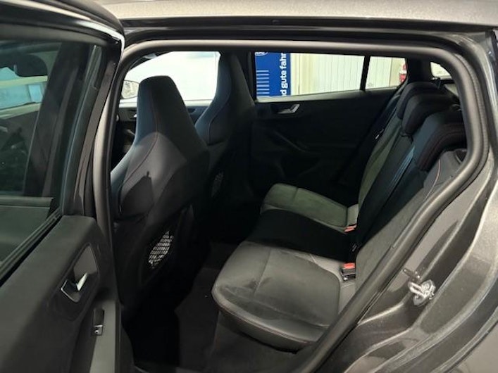 Vehicle image FORD FOCUS