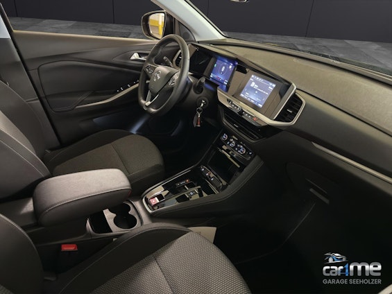 Vehicle image 18