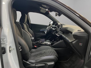 Vehicle image PEUGEOT 2008 e-GT