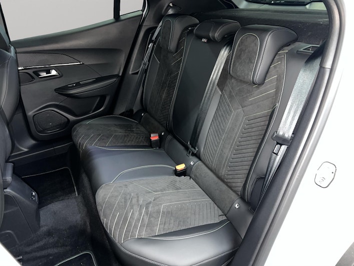 Vehicle image PEUGEOT 2008