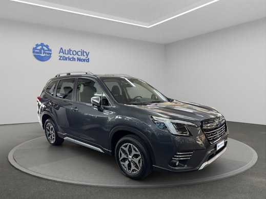 SUBARU Forester Station 2.0i e-Boxer Swiss Plus 1
