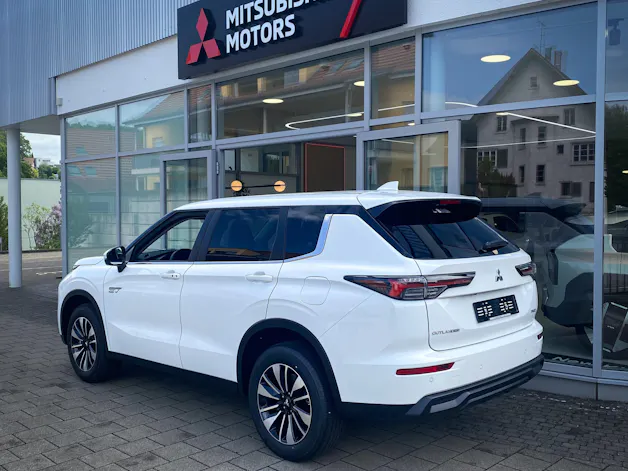 Mitsubishi Outlander 2.4 PHEV Invite 4x4