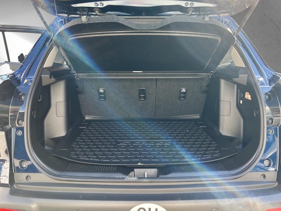 Vehicle image 16 Vehicle image 16