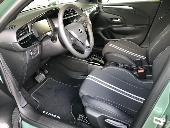 Vehicle image 16