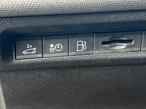 Vehicle image PEUGEOT 308 SW 1.6 PHEV 180 GT