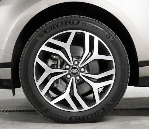 Vehicle image 13