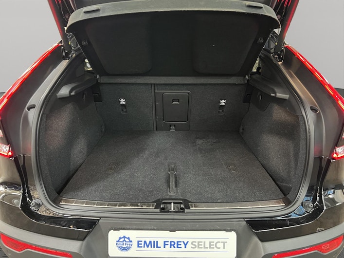 Vehicle image VOLVO C40