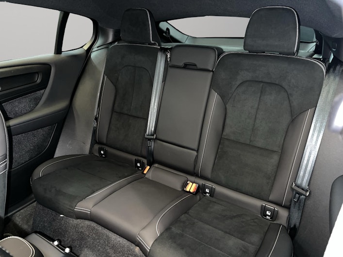 Vehicle image VOLVO C40