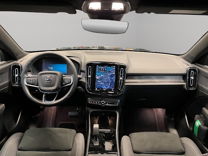 Vehicle image VOLVO C40