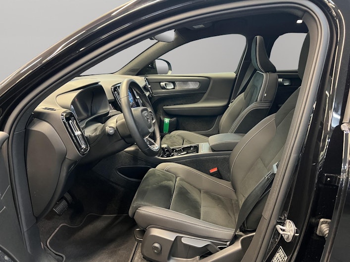 Vehicle image VOLVO C40