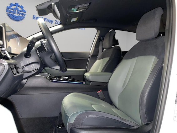 Vehicle image 5 Vehicle image 5