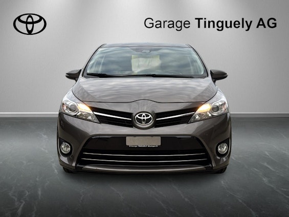 First vehicle image