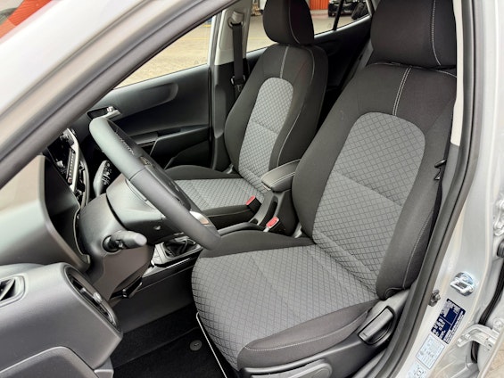 Vehicle image 6 Vehicle image 6