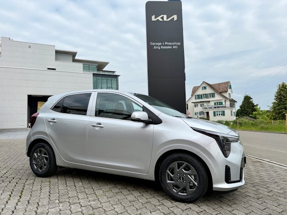 First vehicle image