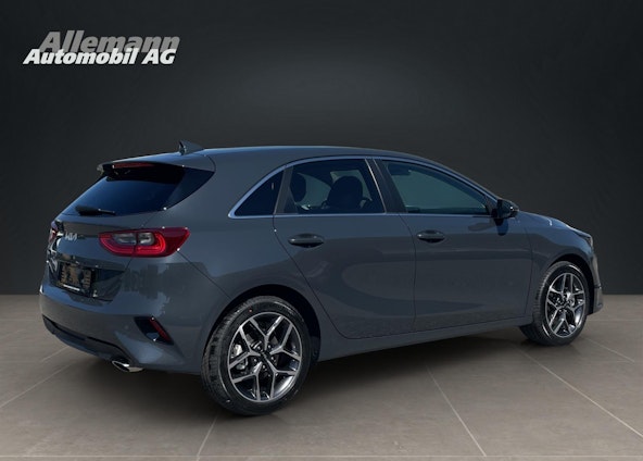 Vehicle image 4 Vehicle image 4