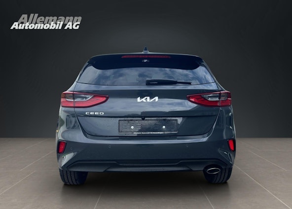 Vehicle image 4 Vehicle image 4