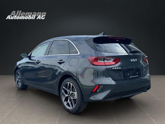 Vehicle image 3 Vehicle image 3