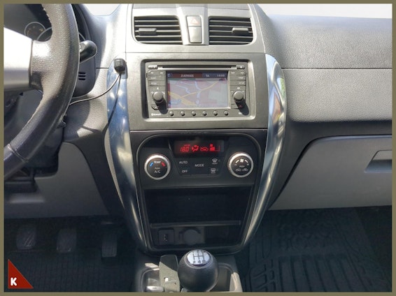 Vehicle image 14