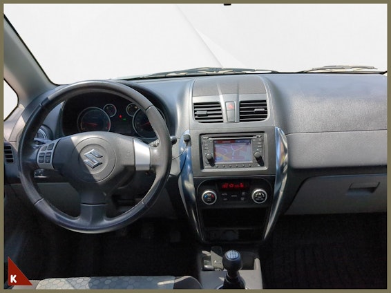 Vehicle image 13