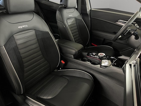 Vehicle image 13 Vehicle image 13