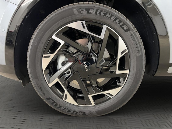 Vehicle image 15 Vehicle image 15