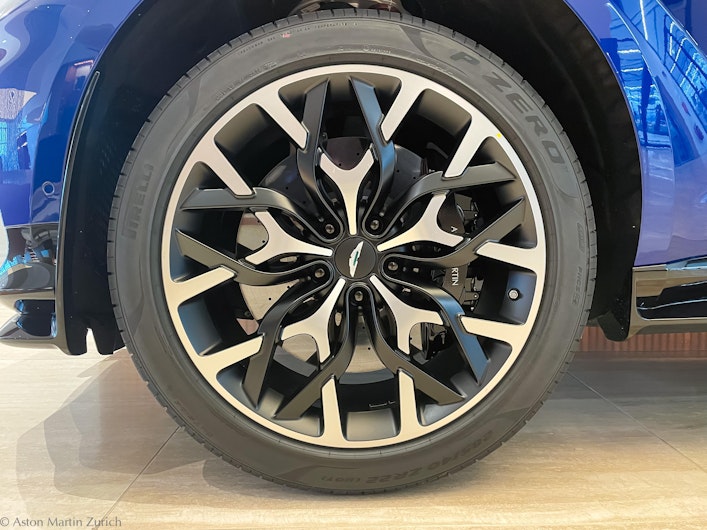 Vehicle image ASTON MARTIN DBX