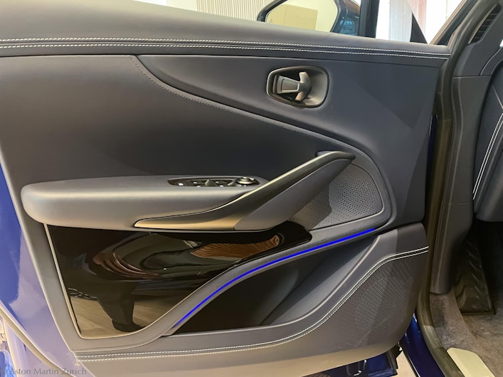 Vehicle image ASTON MARTIN DBX