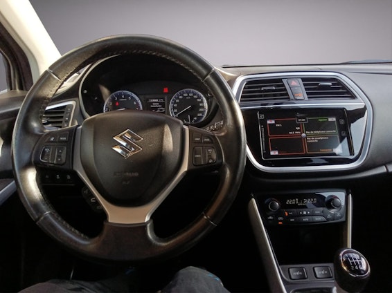 Vehicle image 10