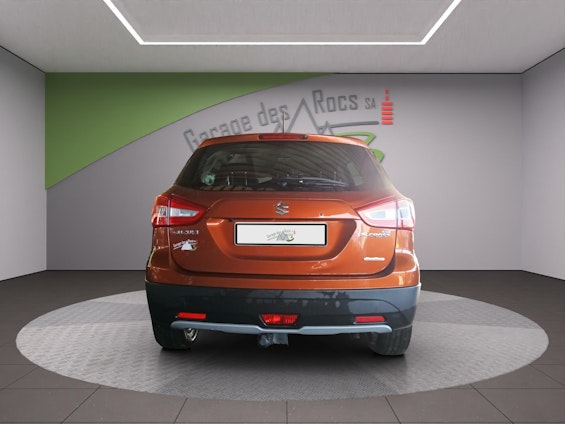 Vehicle image 4