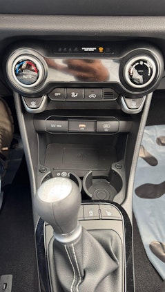 Vehicle image 17 Vehicle image 17