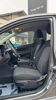 Vehicle image 13 Vehicle image 13