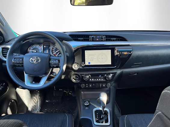 Vehicle image 17 Vehicle image 17