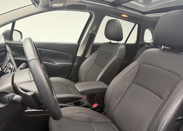 Vehicle image 4 Vehicle image 4