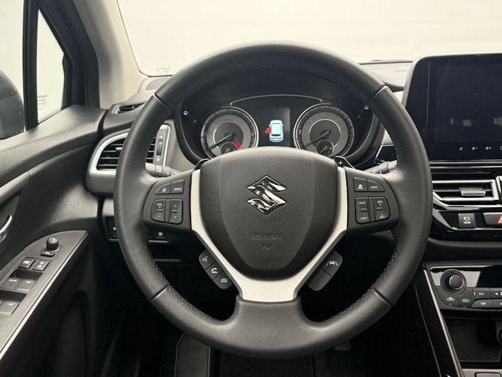 Vehicle image SUZUKI S-CROSS