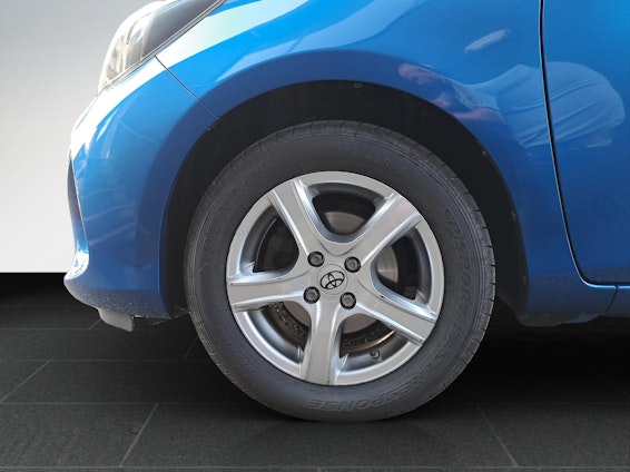 Vehicle image 18