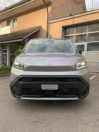 First vehicle image