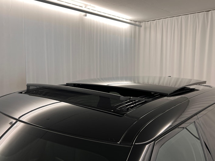 Vehicle image LAND ROVER RANGE ROVER VELAR