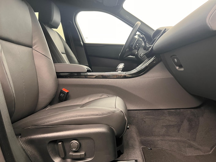 Vehicle image LAND ROVER RANGE ROVER VELAR