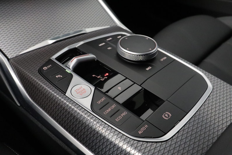 Vehicle image BMW 3 SERIES