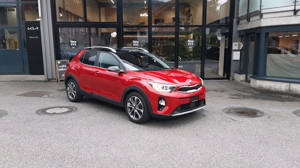First vehicle image